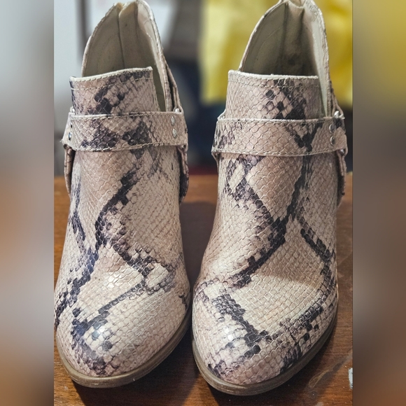 Fergalicious by Fergie faux snake skin heeled booties size 8 - Picture 5 of 5